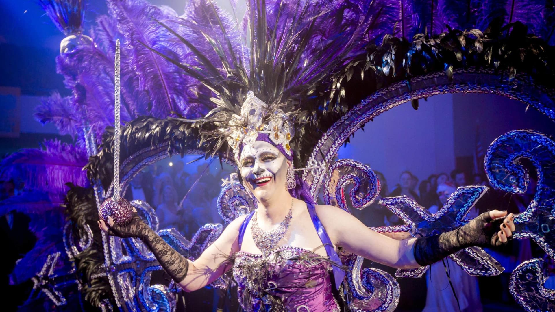 Einblicke in die paillettenbesetzte, schrumpfende Welt des Gay Mardi Gras