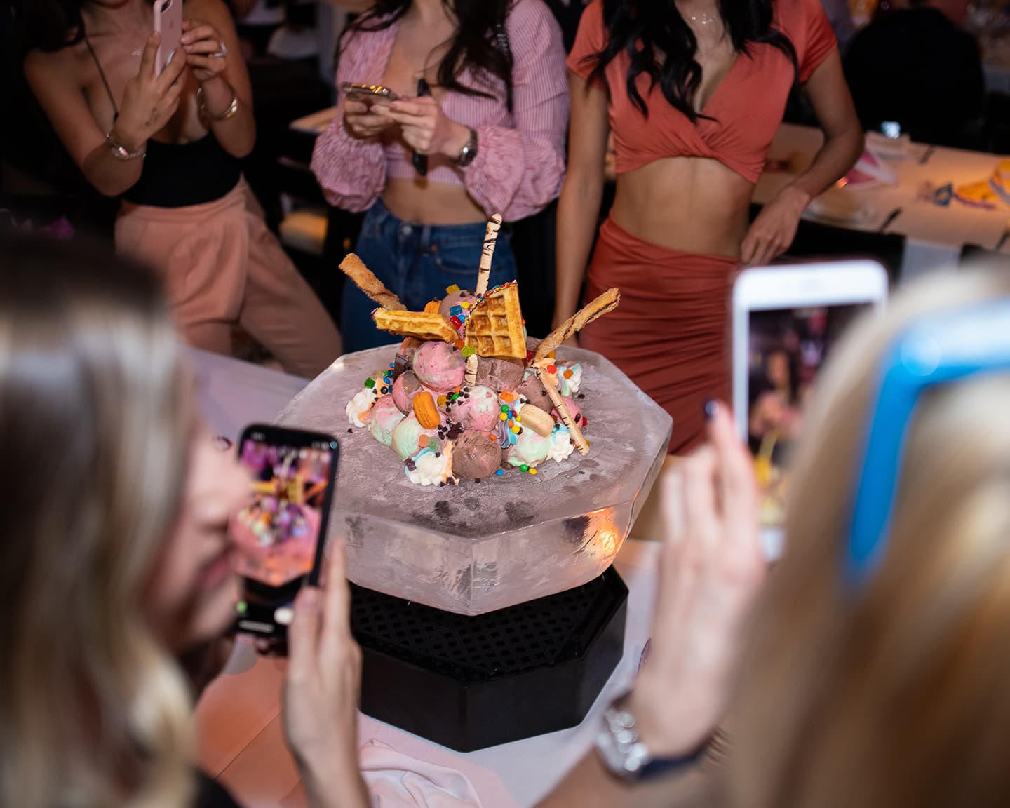 Bei Playboy Lifestyle ist alles etwas größer als sonst… sogar die Eisbecher!