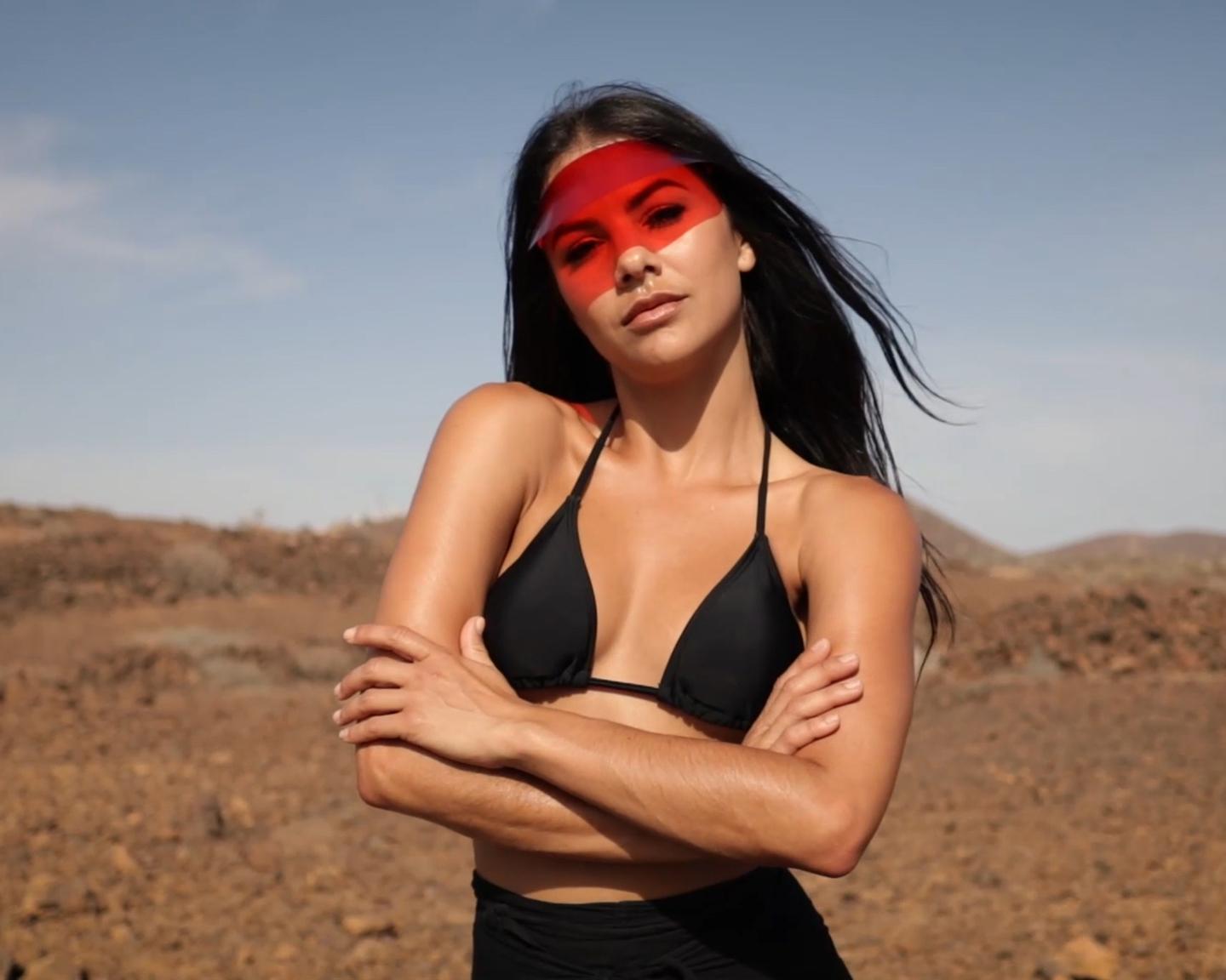 Playboy International (Estefania Pahe): Estefania Pahe in 'Kraft der Sonne'. Die Sonne...