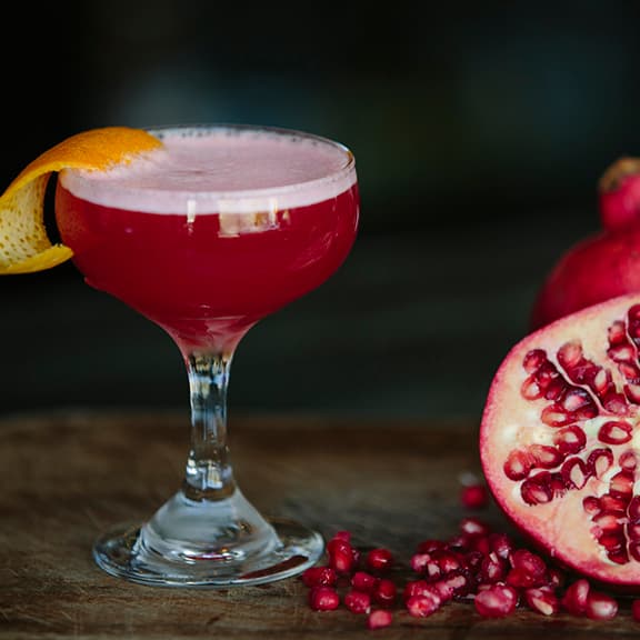 So machen Sie Ihre eigene Grenadine zu Hause