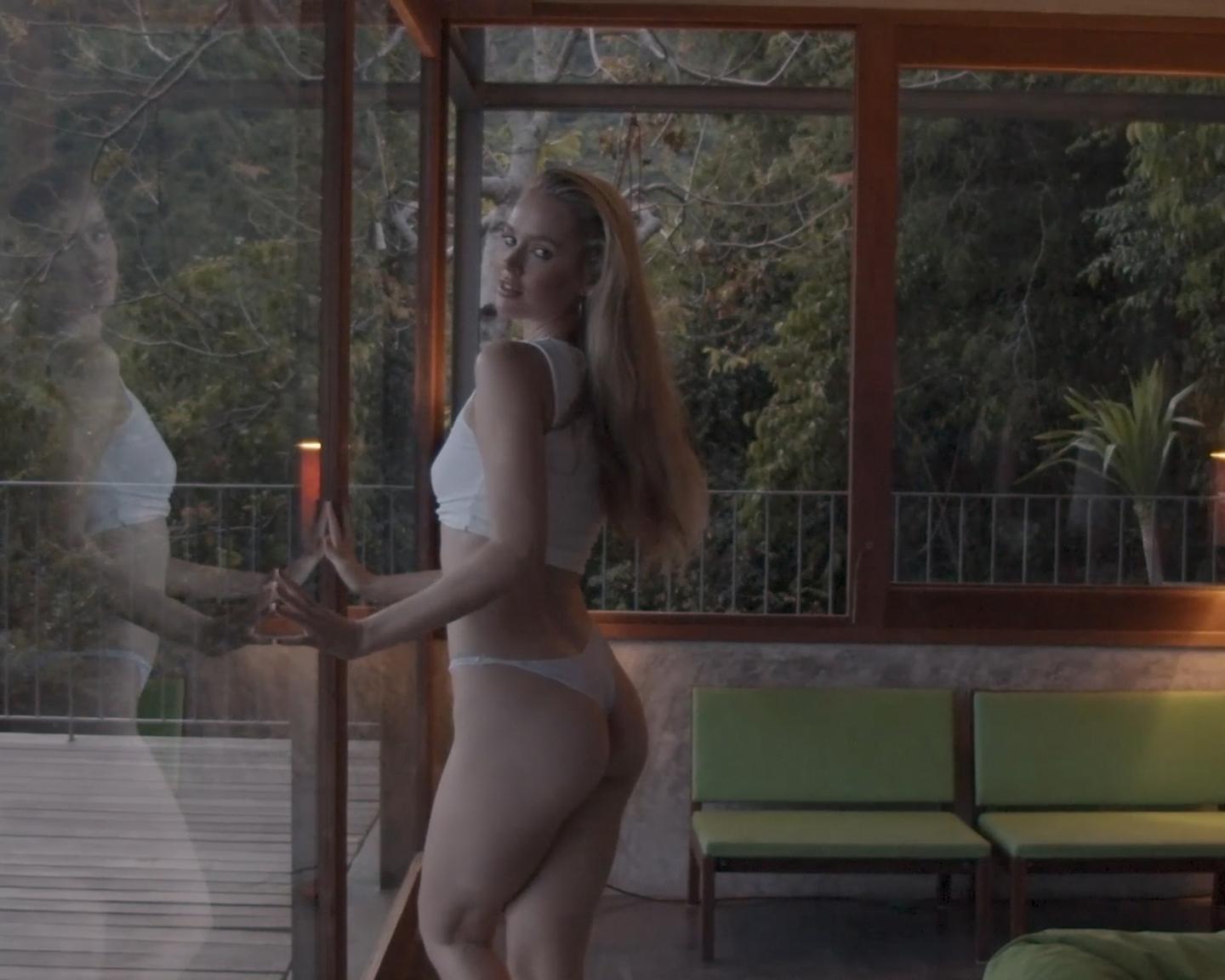 Playboy International (Thera Jane): Das internationale Model Thera Jane kehrt für ihre...