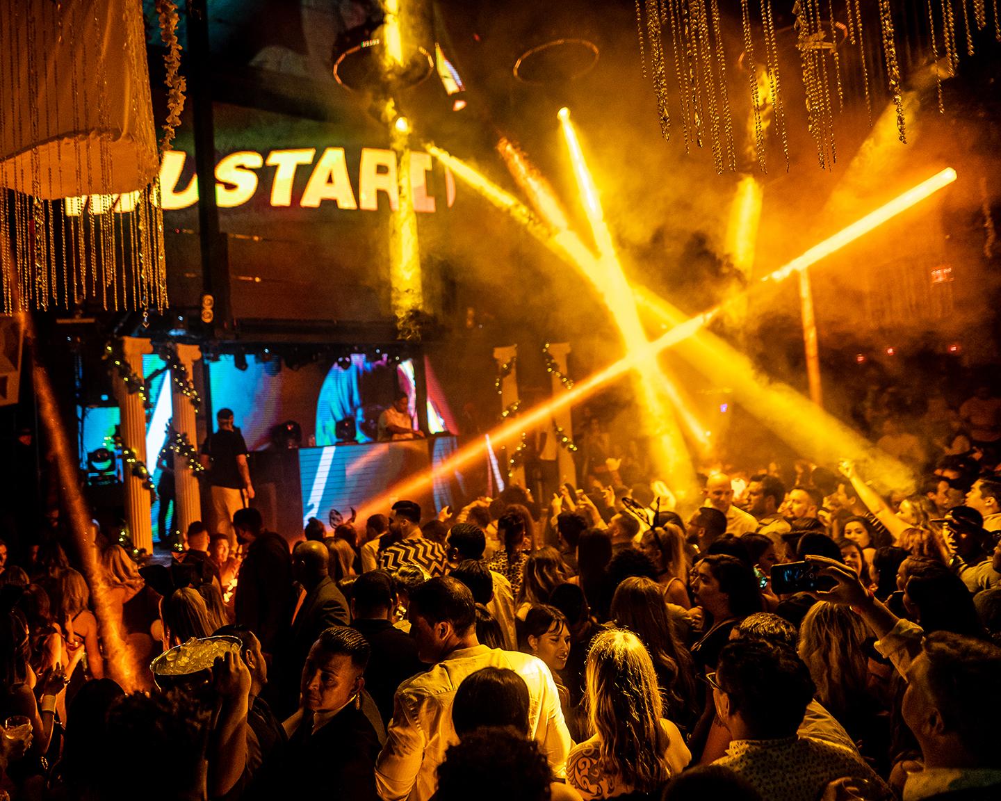 Playboy Midsummer Nights Dream - Parties von Playboy, da ist es lauter, heller und umwerfender als irgendwoanders.