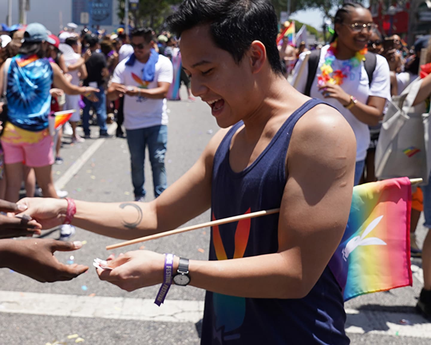 Kunterbuntes Treiben im Zeichen des Regenbogens... Die Pride Parade 2018 in Los...