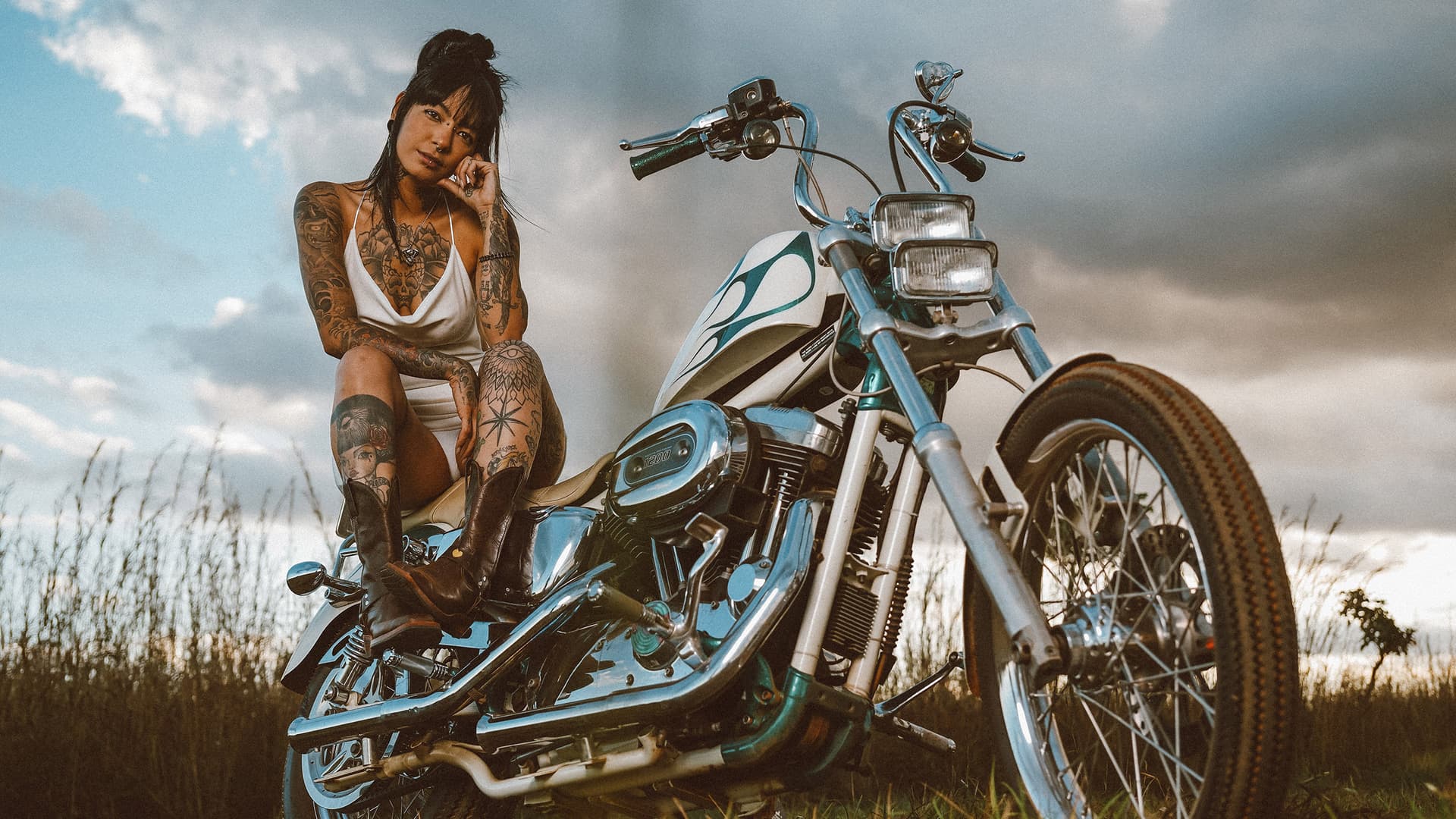 Das maßgeschneiderte Harley-Davidson-Motorrad des Playboy-Schöpfers ist unverschämt kühn