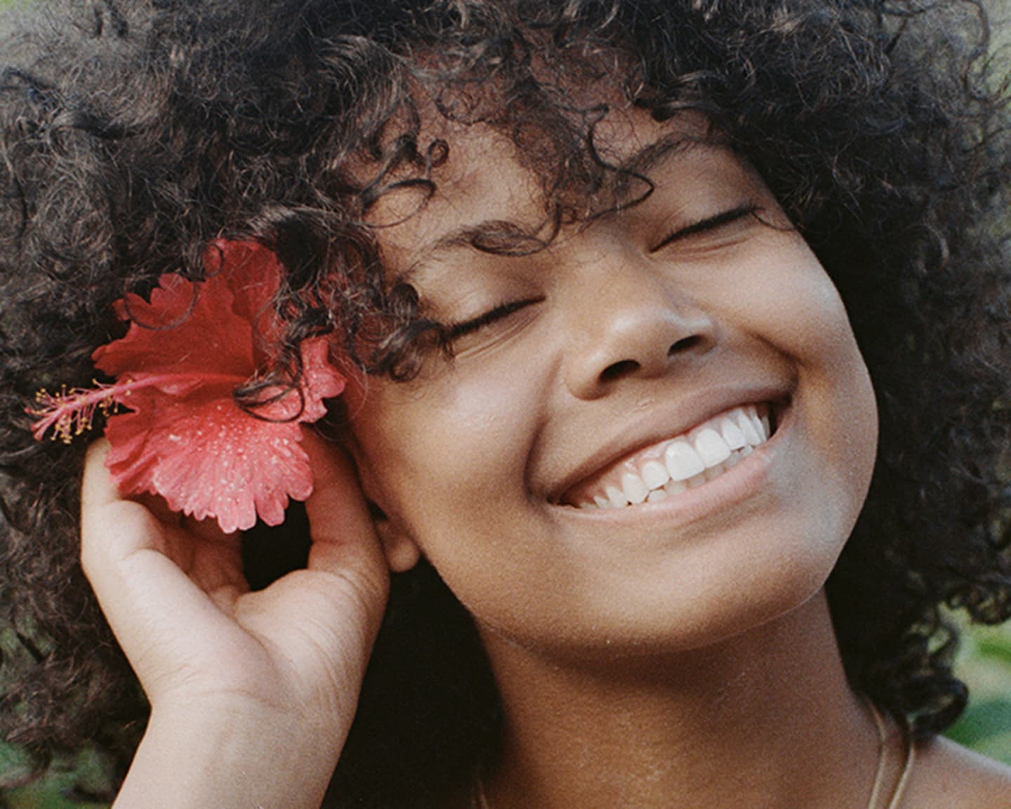 Nereyda Bird hat verdammt viel Spaß beim Fotoshooting