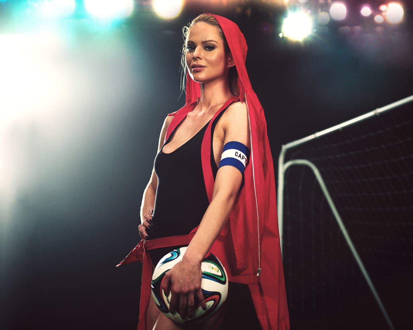 Der Captain ruft die Mannschaft zusammen und alle hören ganz genau zu,...