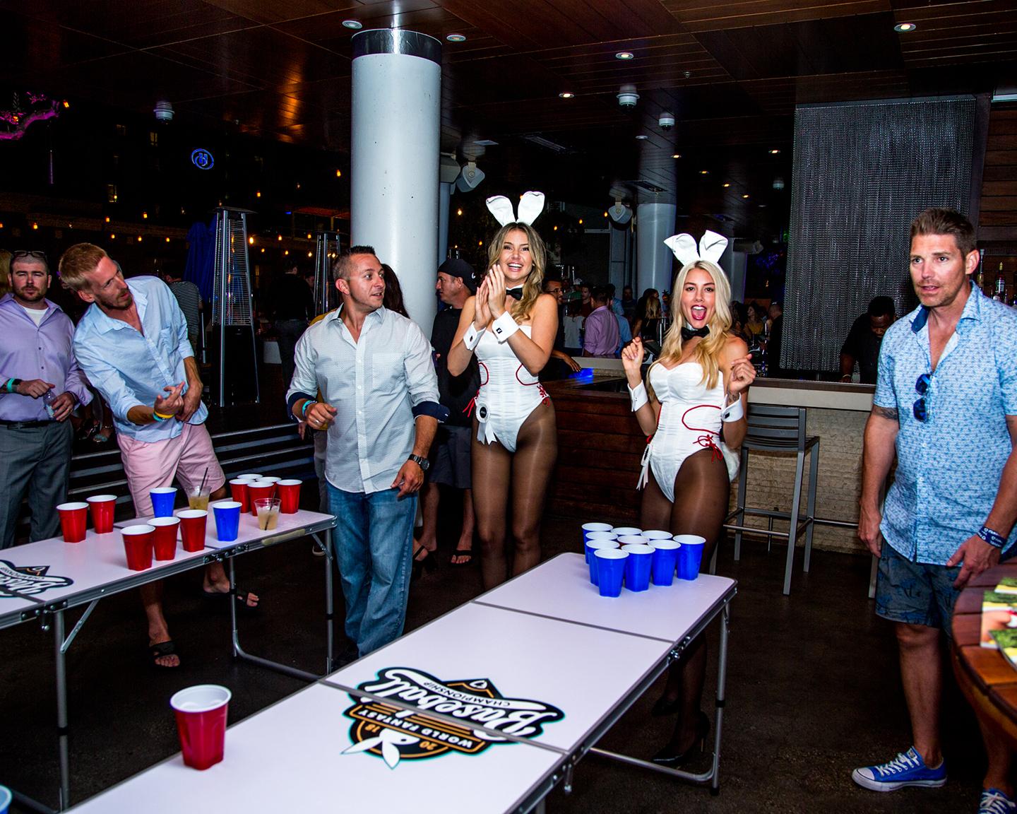 Erfolgreich die Bälle versenkt? Sieht ganz so aus… Also willkommen bei der Playboy Party zur World Fantasy Baseball Championship 2018