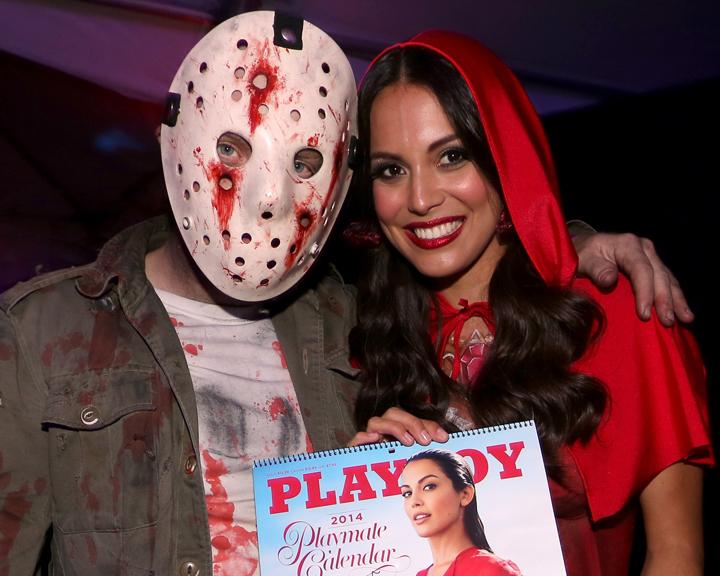 Ein fröhlich schauriges Happy Halloween von der sexy Raquel Pomplun aus des Playboys sexy Hallen des Horrors.