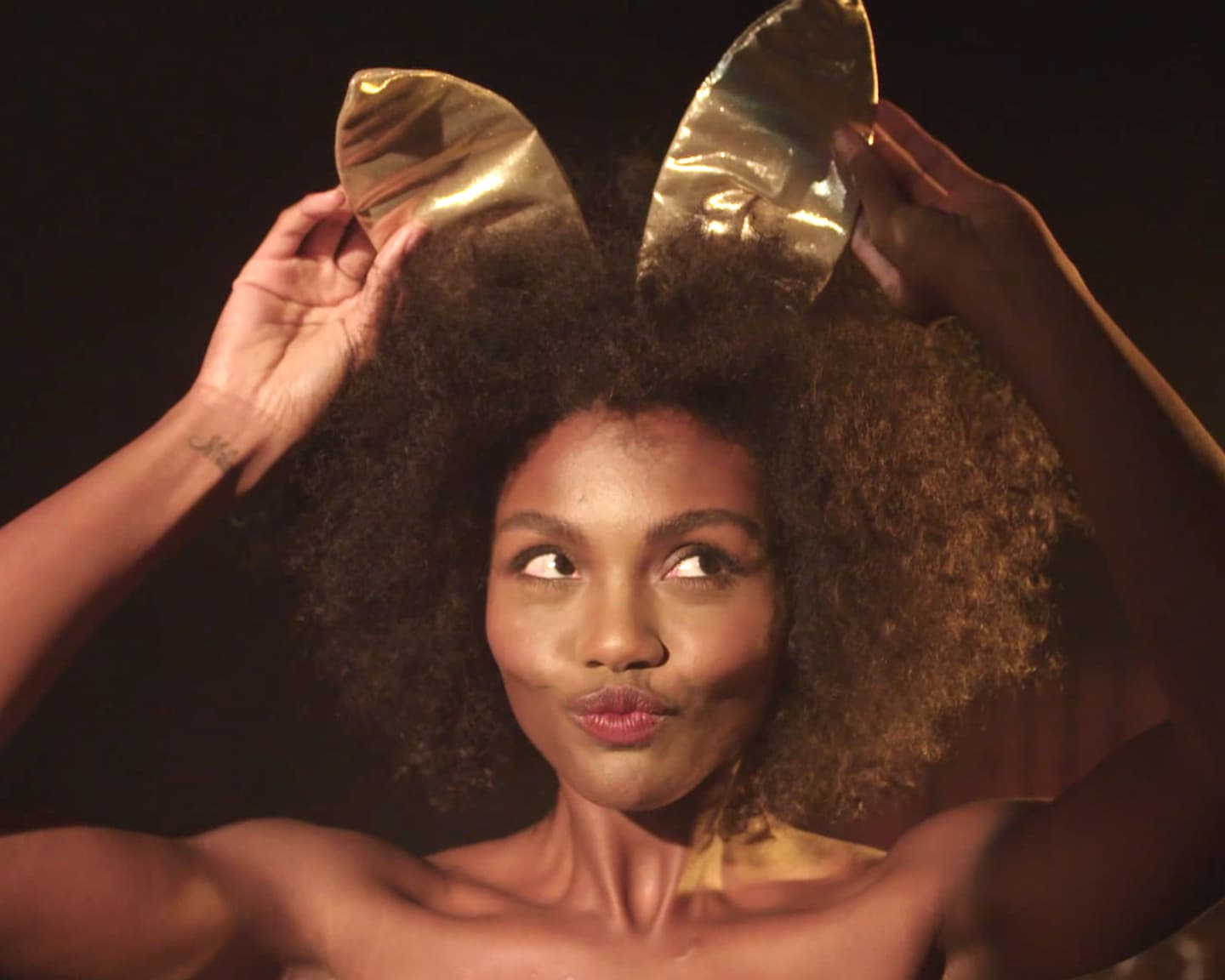 Playboy Playmate (Milan Dixon): Unser Playmate des Monats Oktober 2017 ist pure Energie und da glitzern nicht nur die Disco-Kugeln wie verrückt.