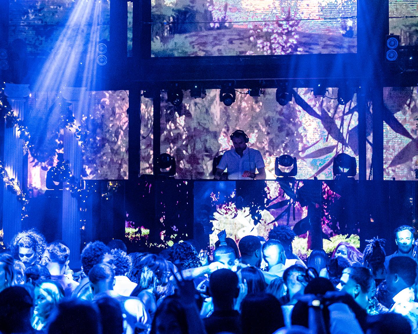 Playboy Midsummer Nights Dream - Bei Playboy ist immer alles etwas beeindruckender, sogar die Disco-Lichter!