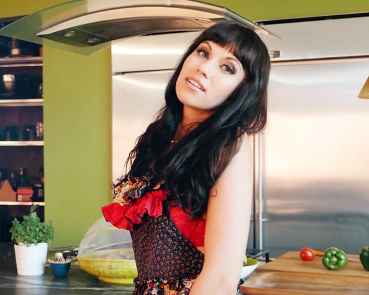 Playboy Cybergirl (Justine Miller): Sämtliche sogenannte Küchenprofis können einpacken, wenn sexy Justine...