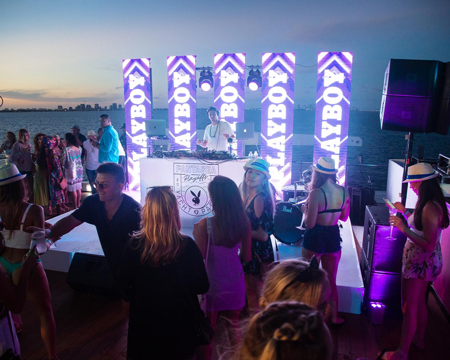 Wo könnte die Playboy FantaSea Party zum Start der NBA PlayOffs besser stattfinden als direkt an der Küste Miami´s