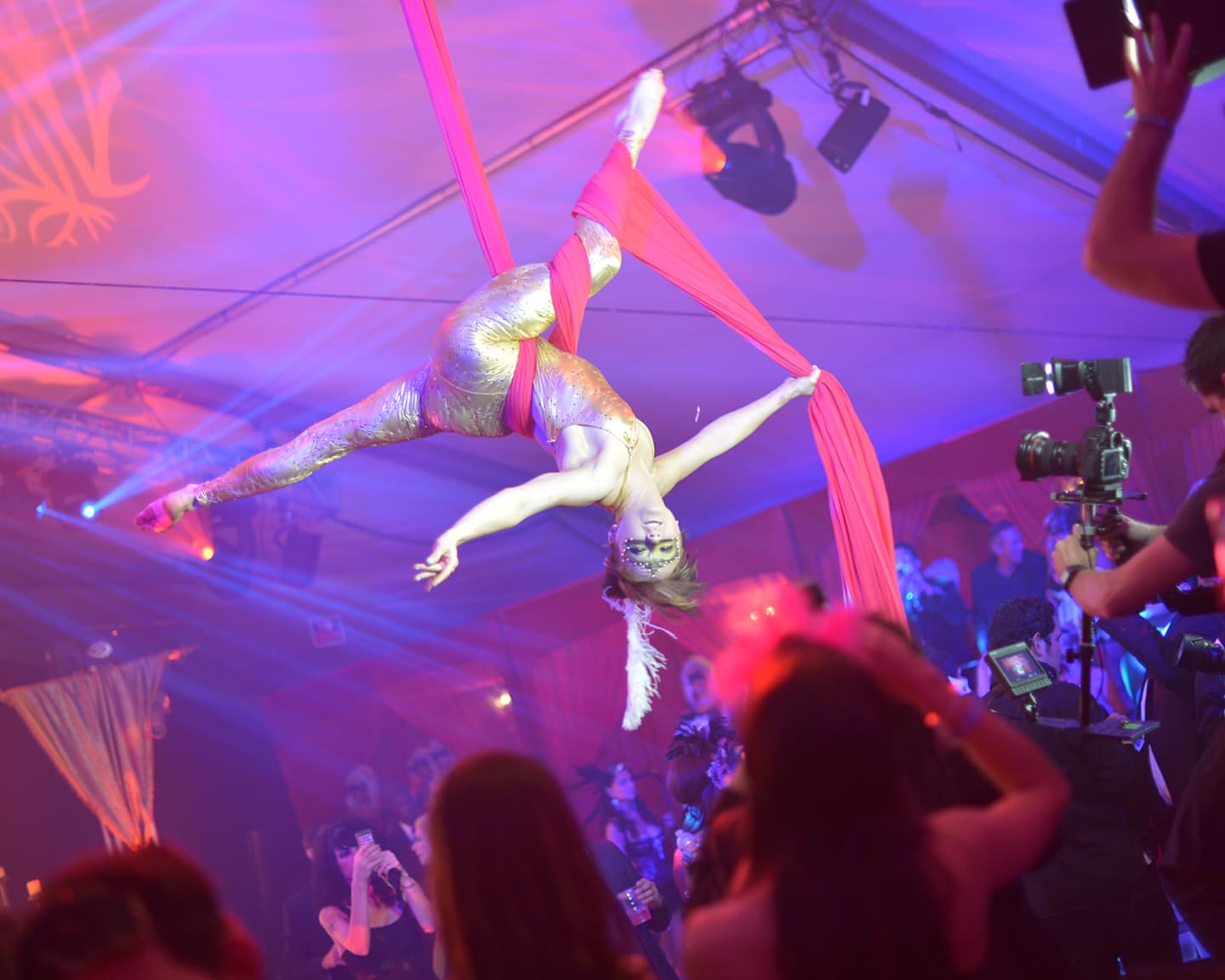 Auf Playboy Parties ist das normale Feiern schon zu langweilig, hier wird...