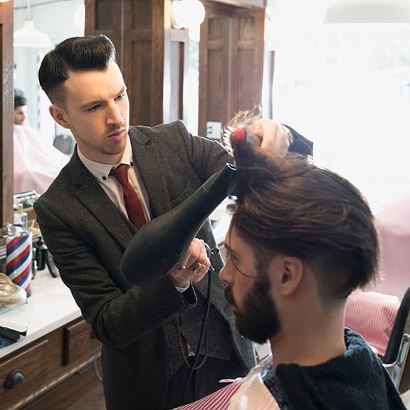 Drei einfache Haarstyling-Tipps, die Ihren Look komplett verändern können