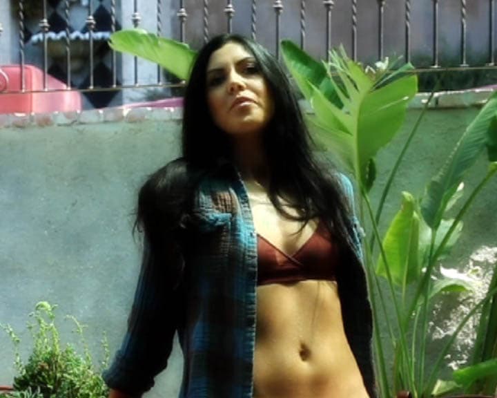 Mag das schöne Wetter und wir mögen Nicole Sjoberg! Das Cybergirl chillt...