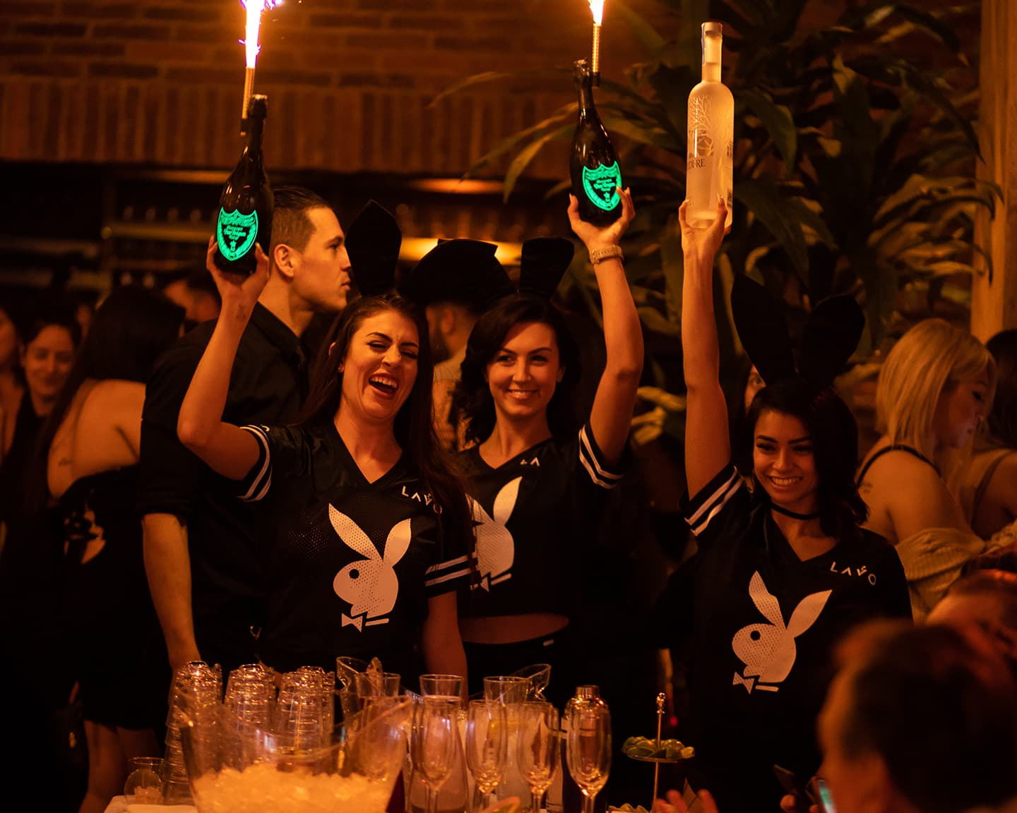 Das Feuerwerk beginnt… und es wird verdammt heiß dabei!