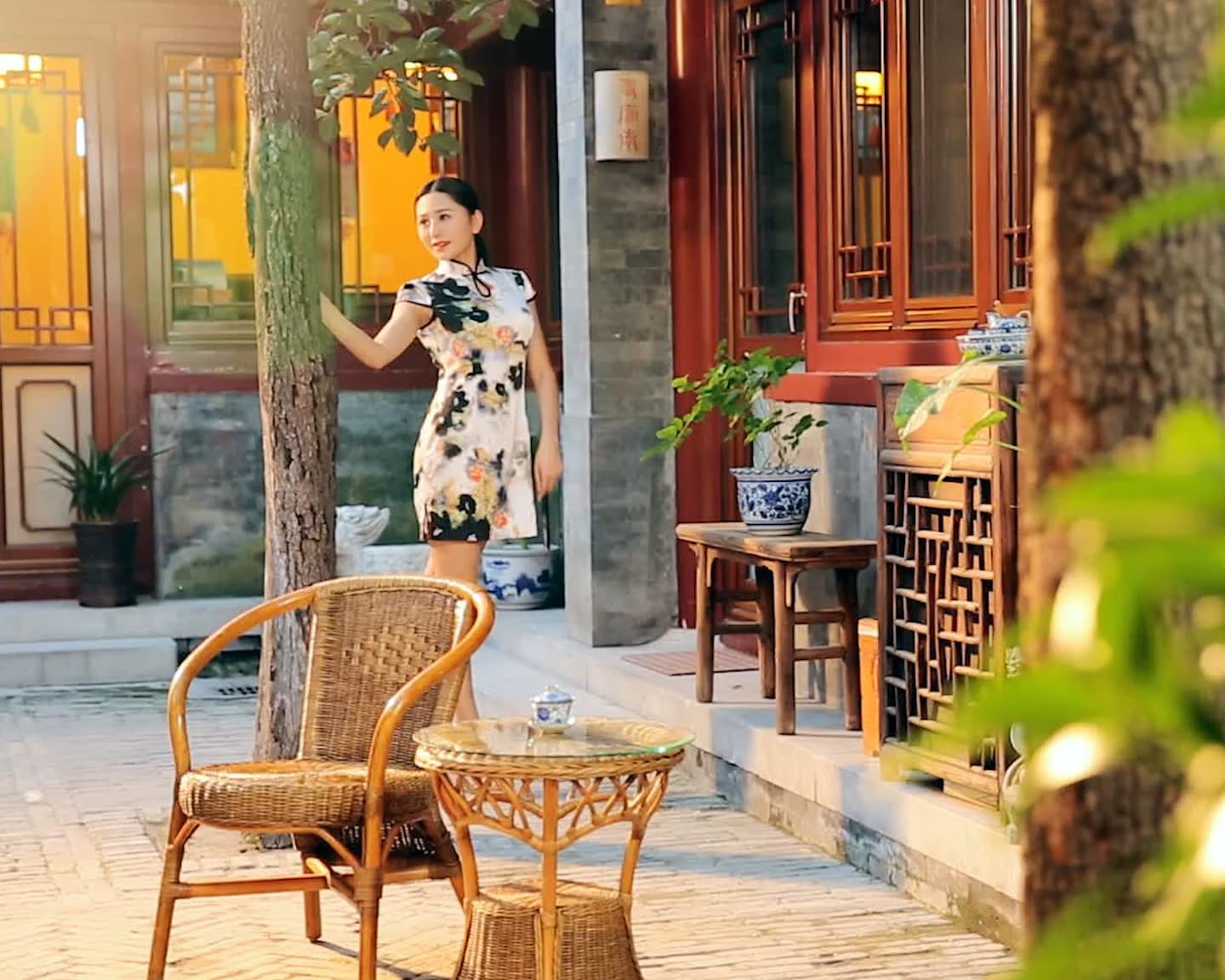 Playboy International (Wu Muxi): Weit hinter der chinesischen Mauer, in einem verborgenen...