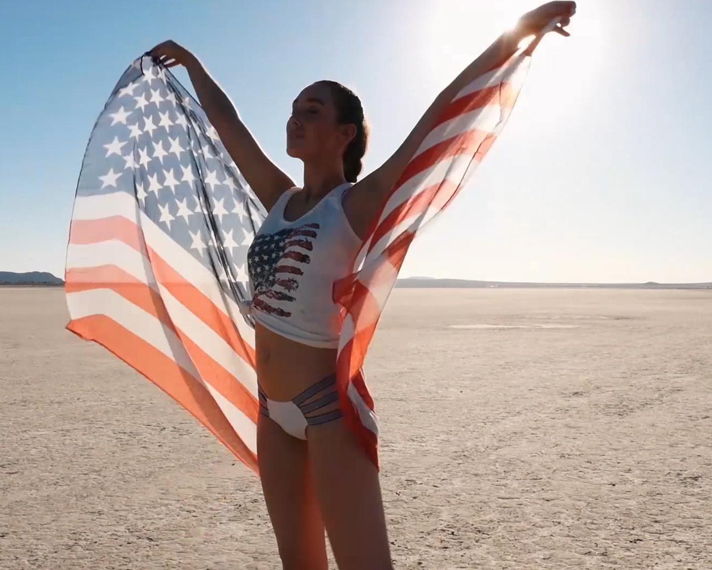 Playboy Cybergirl (Willa Prescot): Patriotisch, umwerfend und doch lieblich, so begrüßt Dich...