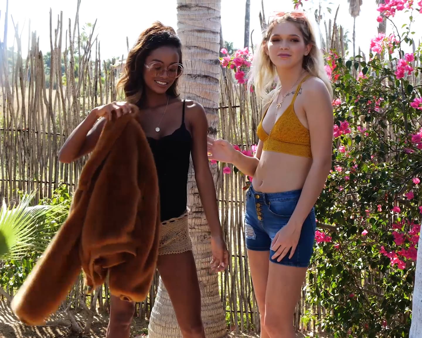 Playboy Girlfriends (Putri und Kylie): Auf nach Todos Santos, Mexico, mit den...