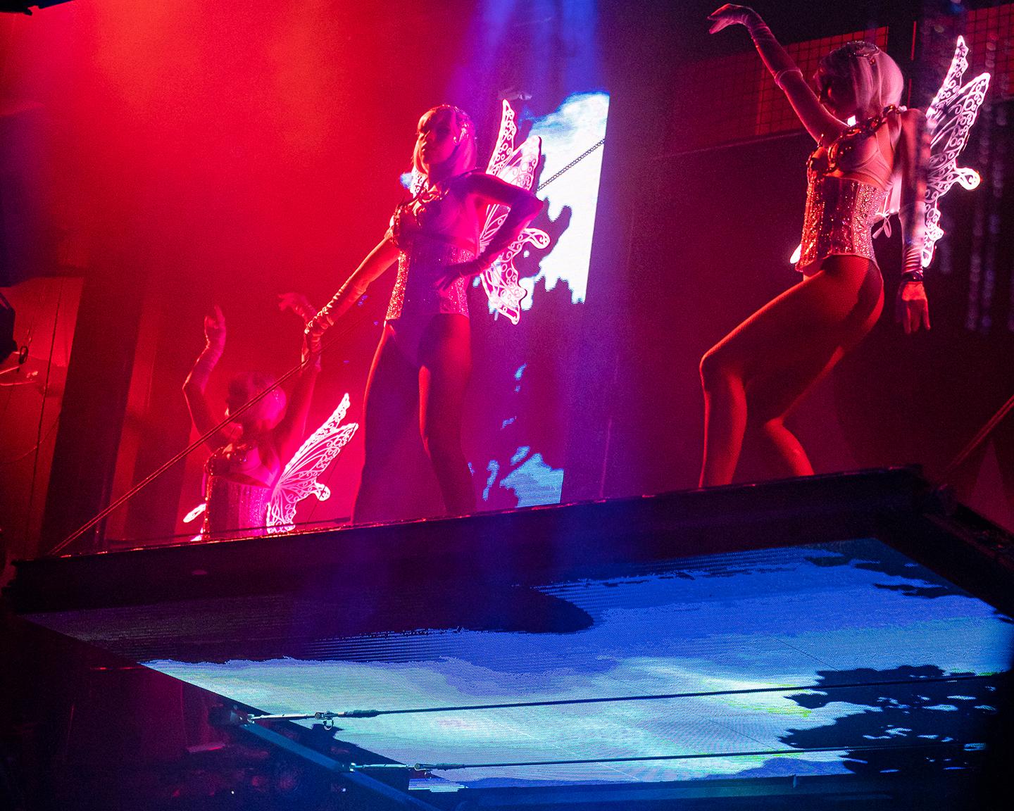 Playboy Midsummer Nights Dream - Auf Playboy Parties ist kein Platz zu extravagant für die feiernden Schönheiten!