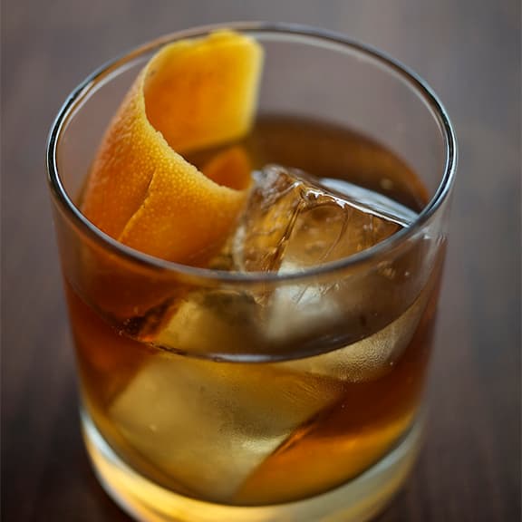 Spiel mit dem Feuer: Dieser rauchgeschwängerte Cocktail ist gekonnt und geschmackvoll