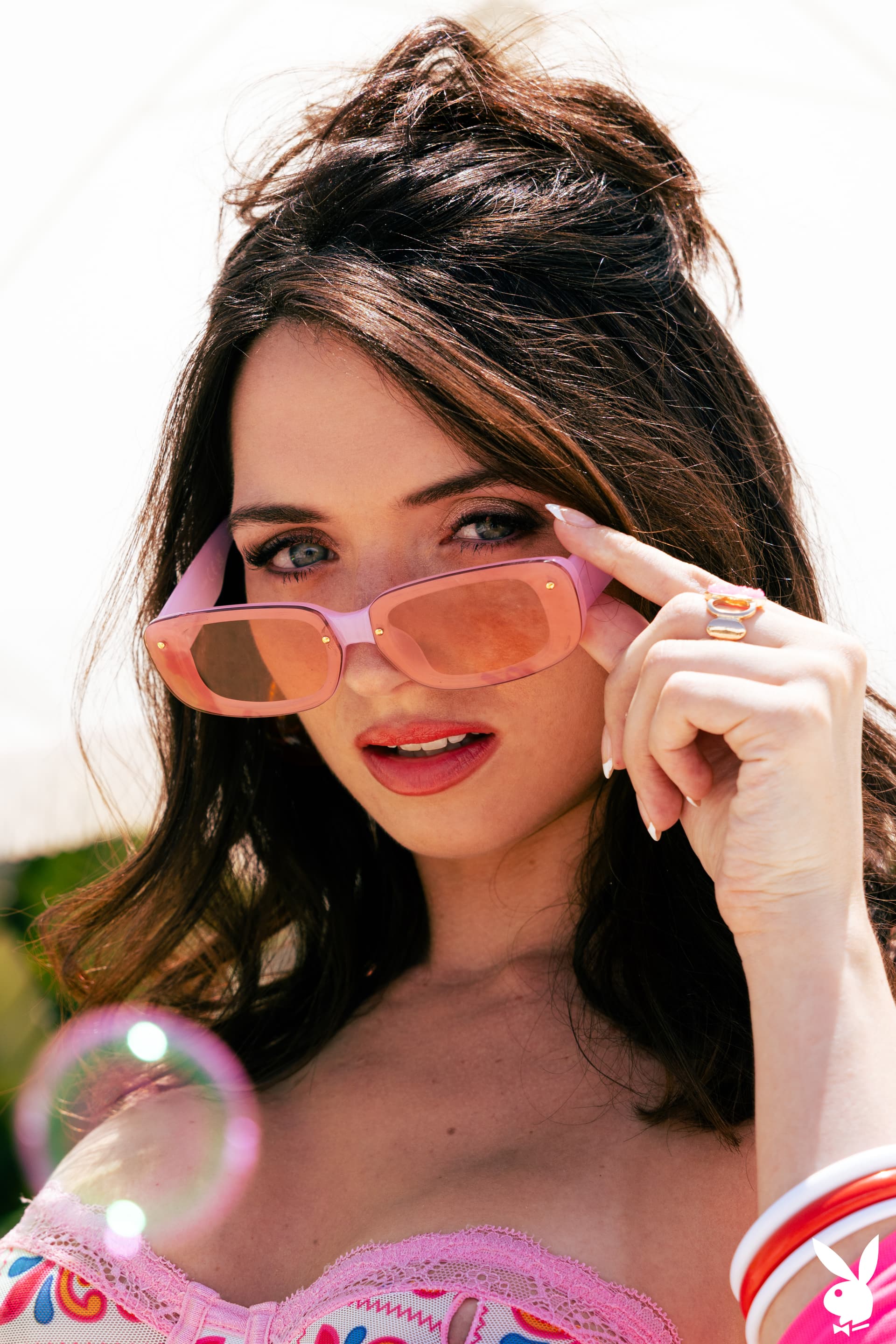 Brooke Tilli im Sommerstrom